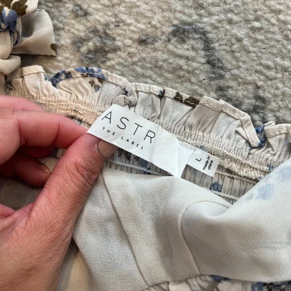 ASTR Tie Strap Floral Cami Sz. L - Picture 9 of 9